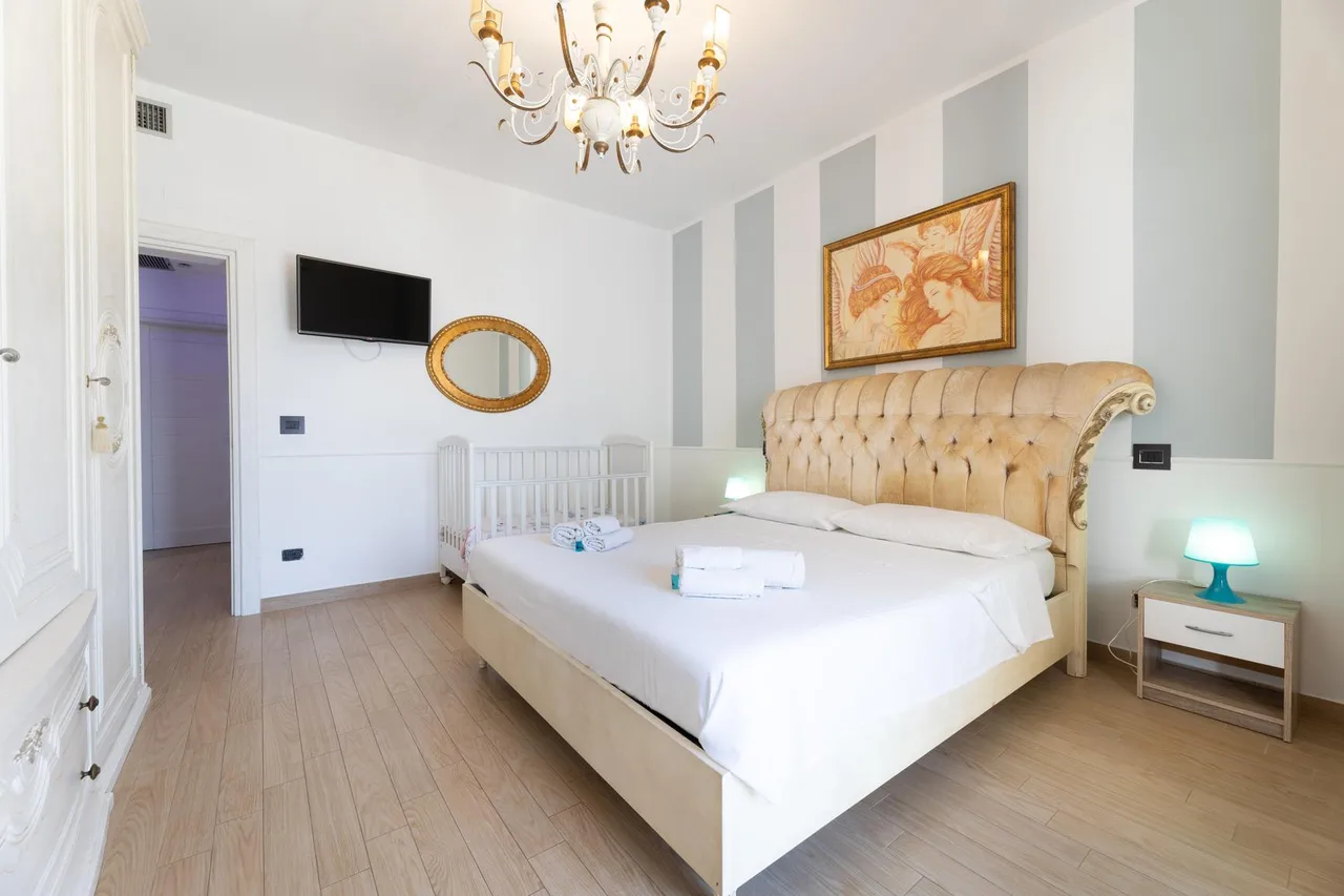 Lovely 6 Bedroom Mediterranean Villa photo 3