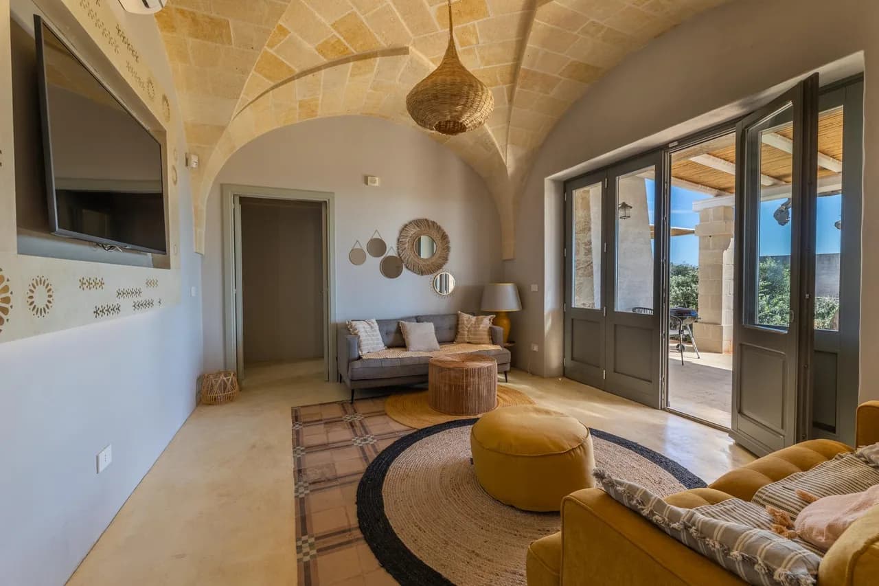 Mesmerizing 4 Bedroom Stone Villa photo 2