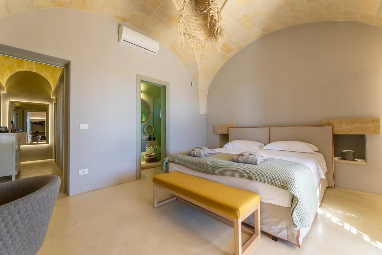 Mesmerizing 4 Bedroom Stone Villa photo 3