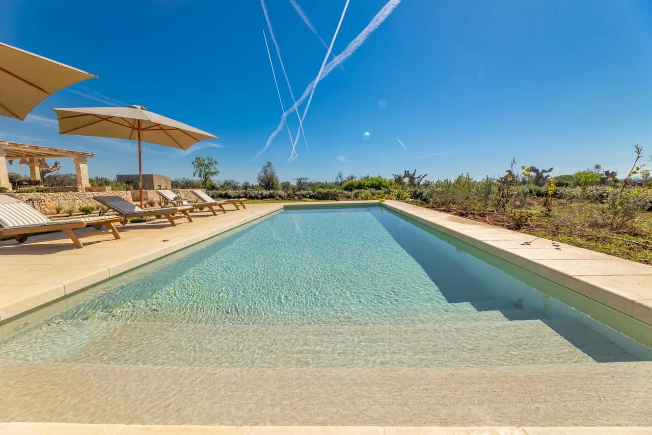 Mesmerizing 4 Bedroom Stone Villa photo 4