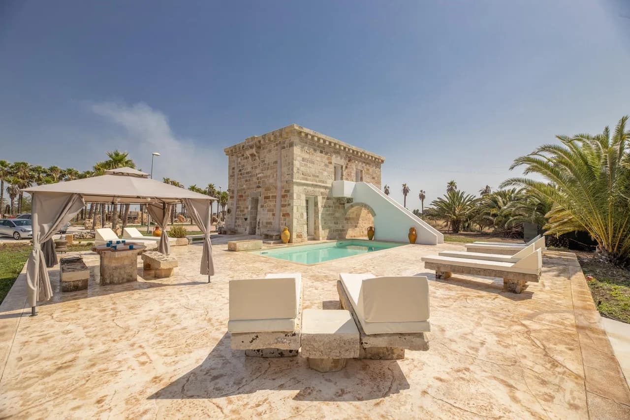 3 BR Mini Castle Tower in the Heart of Alliste