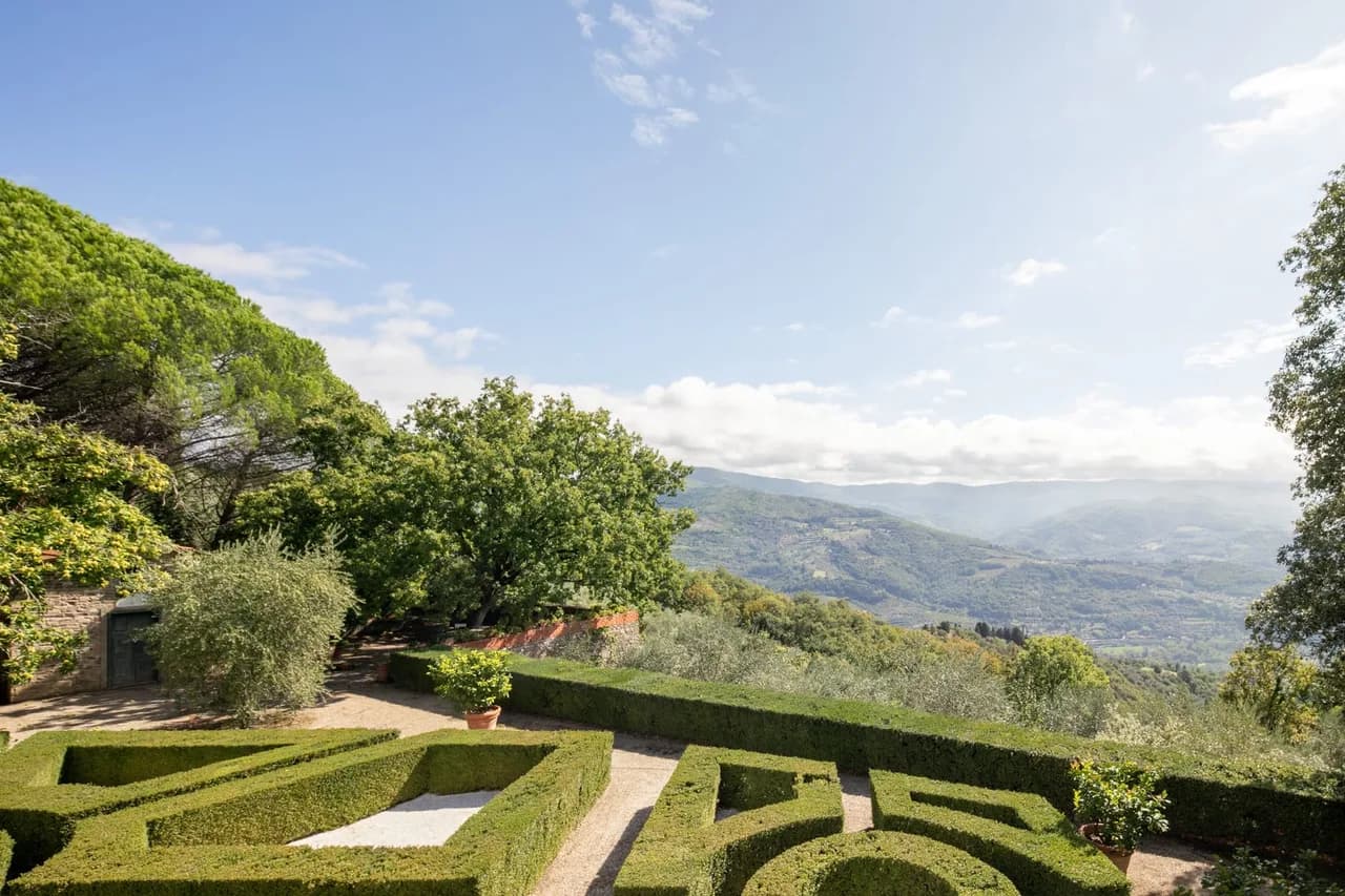 Stunning Tuscan villa with heated pool photo 3