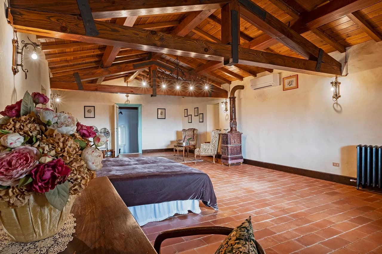 Stunning Tuscan villa with heated pool photo 5