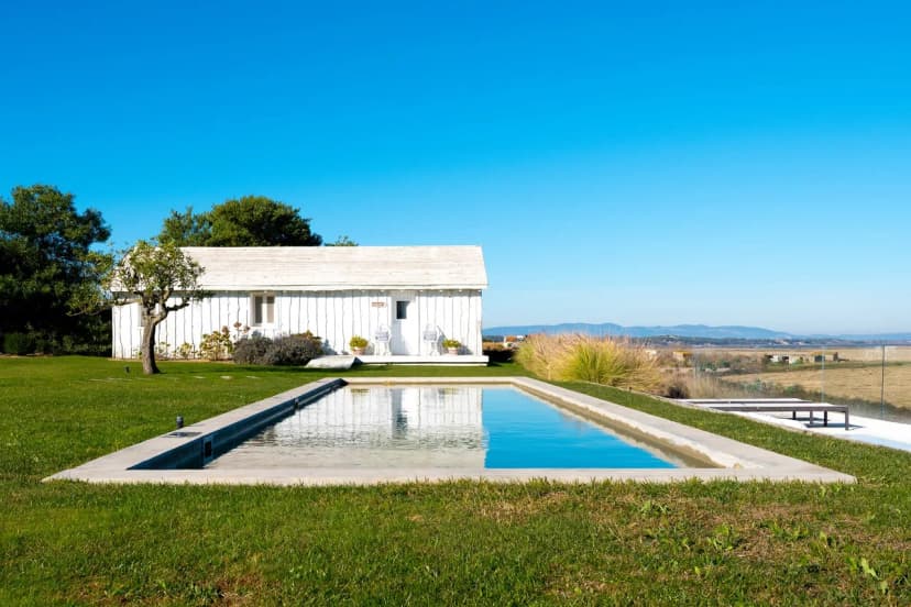 Beautiful Hut With Contemporary Architecture