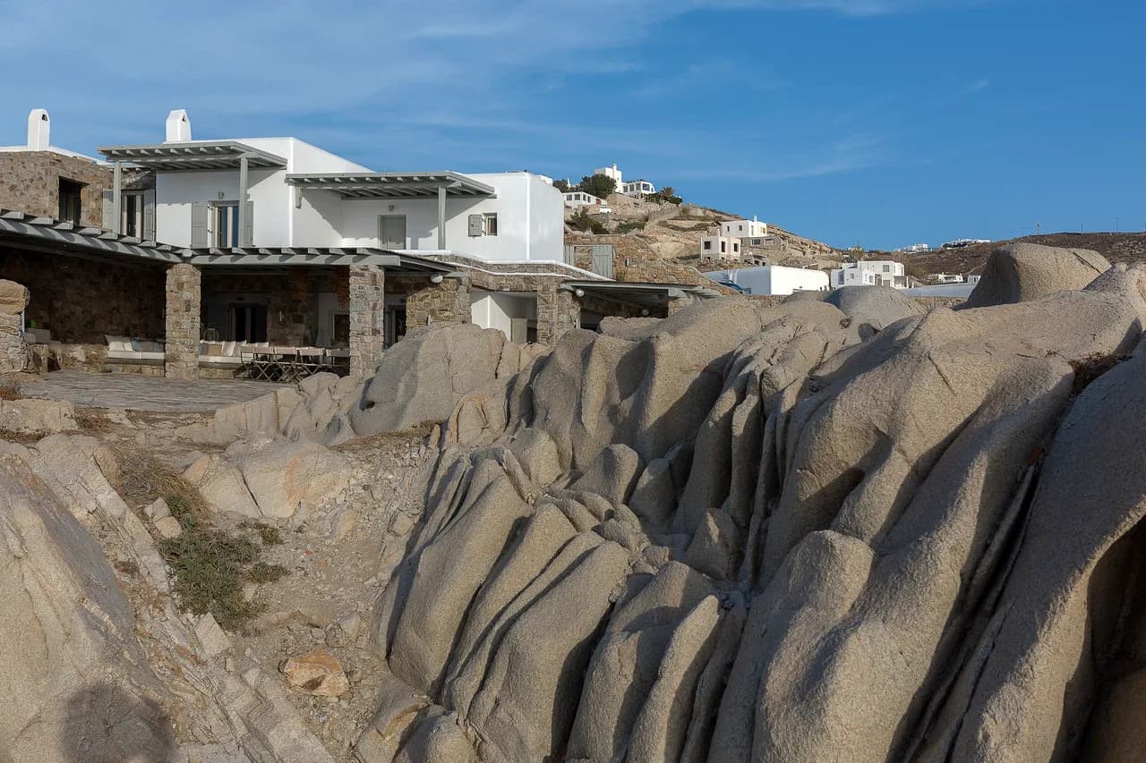 BREATHTAKING MYKONIAN VILLA WITH POOL photo 2