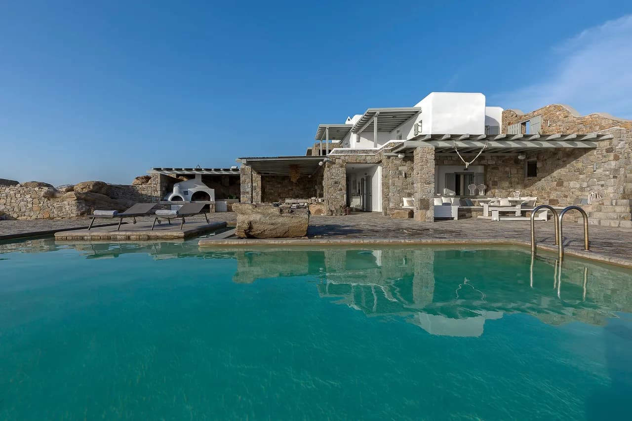 BREATHTAKING MYKONIAN VILLA WITH POOL photo 4