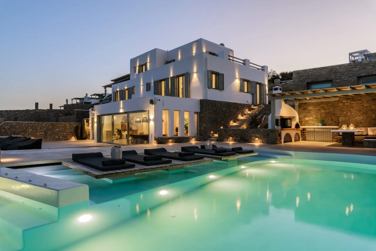 STUNNING LUXURIOUS GREEK HOLIDAY VILLA photo 4