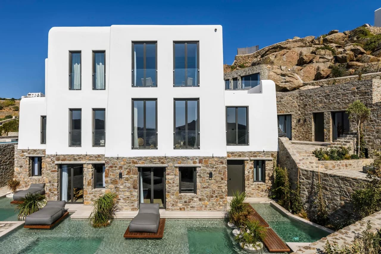 MODERN VILLA WITH LUXURIOUS DESIGN photo 4