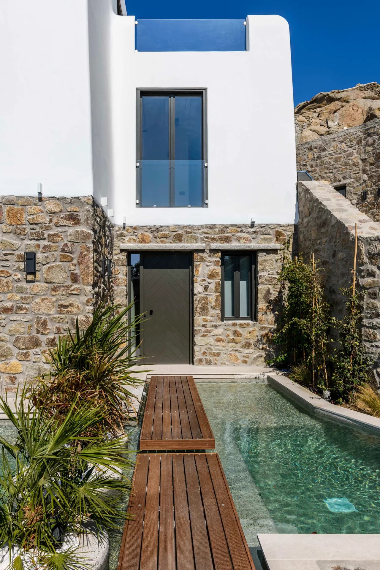MODERN VILLA WITH LUXURIOUS DESIGN photo 5