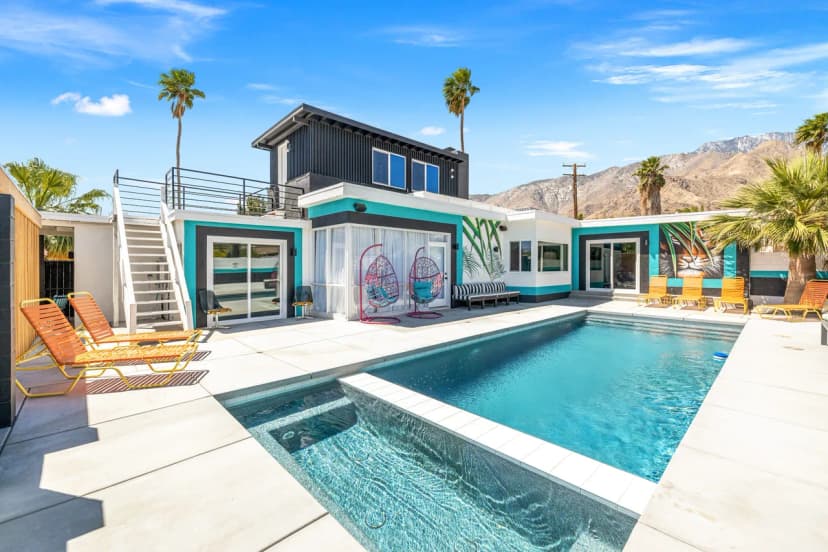 Luxury Palm Springs Estate Pool, Spa & Mini-Golf