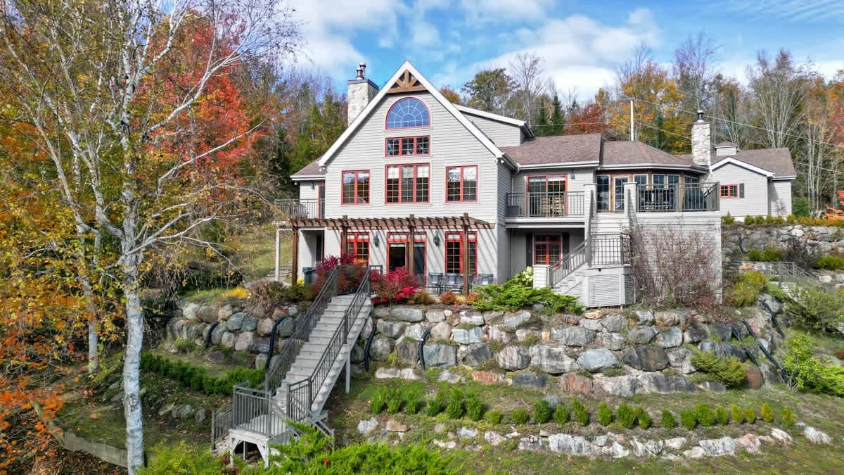 Waterfront Four-Bedroom Villa in Quebec photo 5