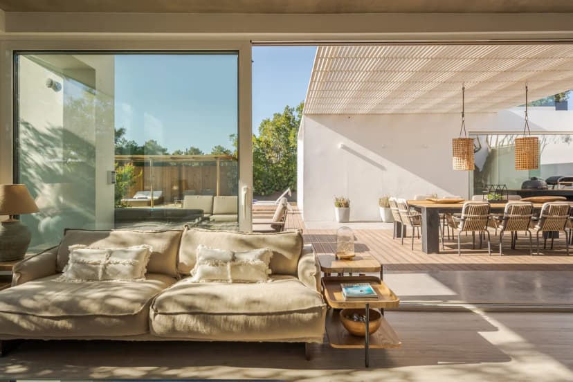 Modern Luxury Villa with outdoor pool
