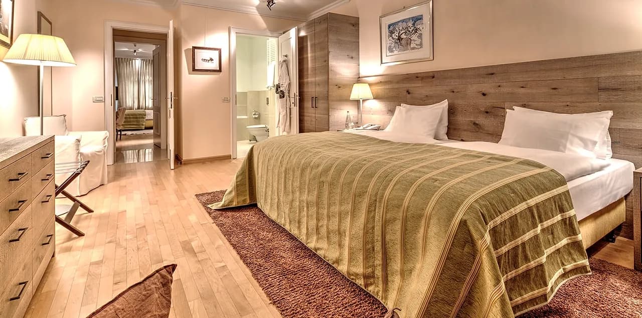 Luxurious residence with Alpine style décor photo 5