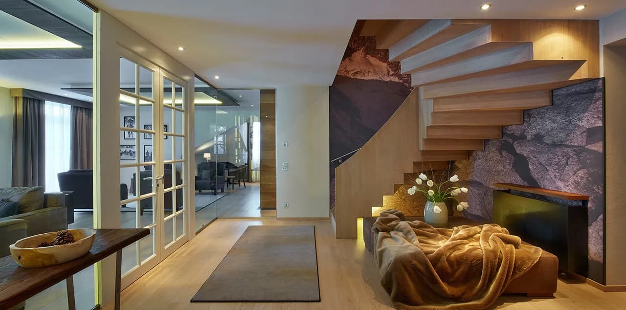 Luxurious 3 BR Penthouse suite photo 2