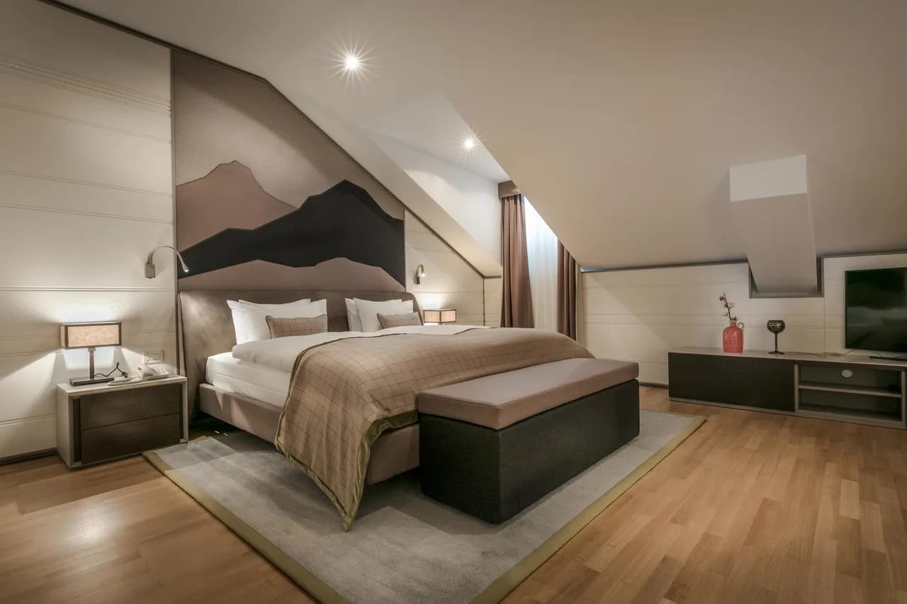 Gorgeous Alpine suite with luxurious amenities photo 2