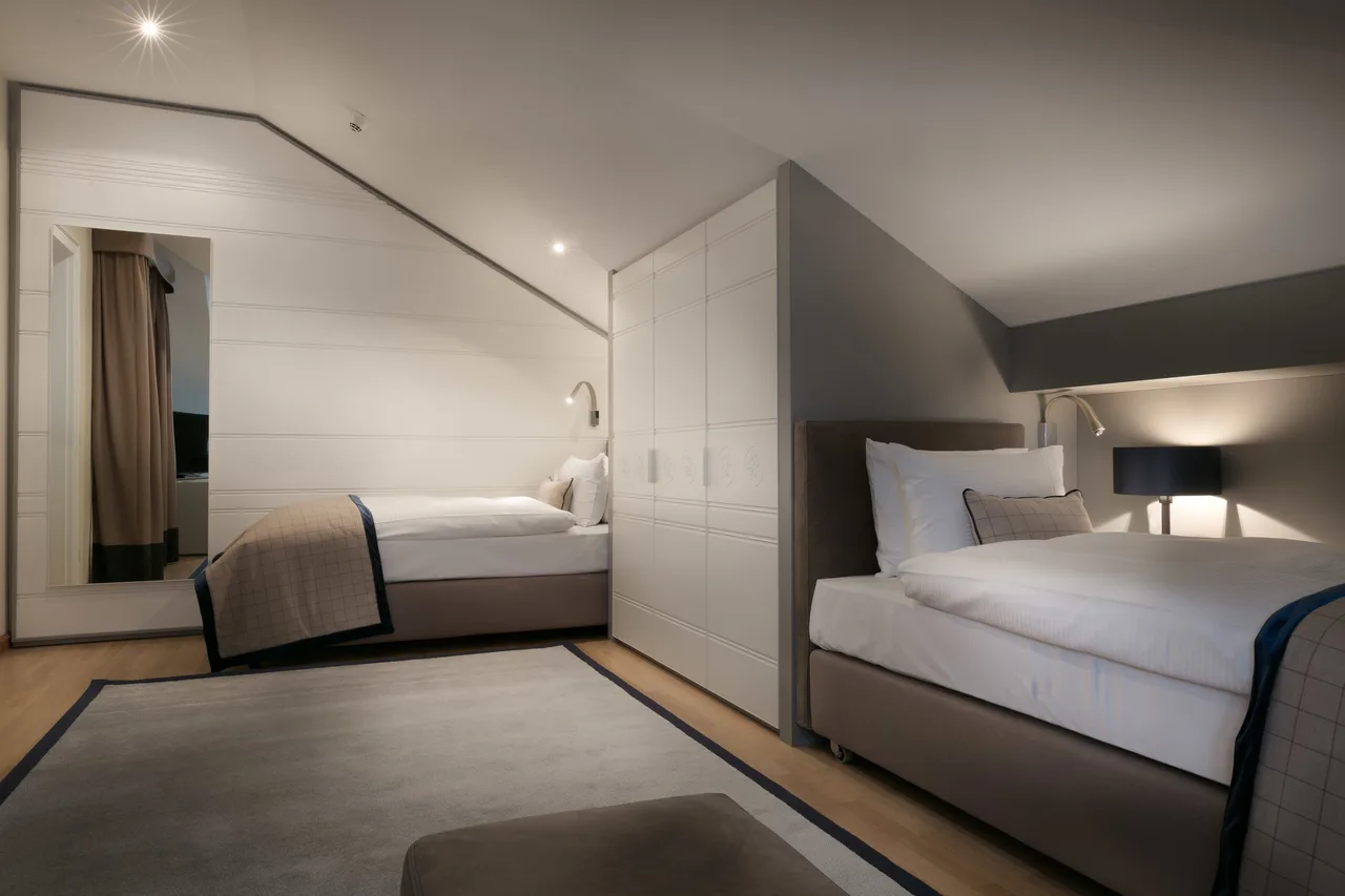 Gorgeous Alpine suite with luxurious amenities photo 5