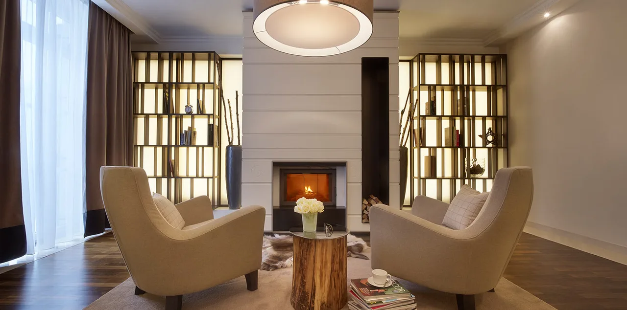 Luxurious premier suite with alpine decor photo 4