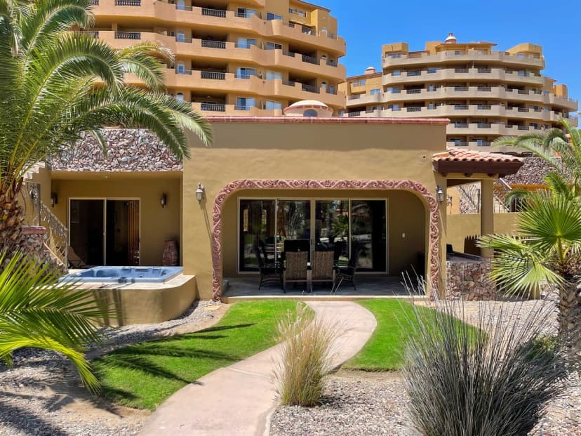 3BR Sandy Beach Villa Pools & Beach Access