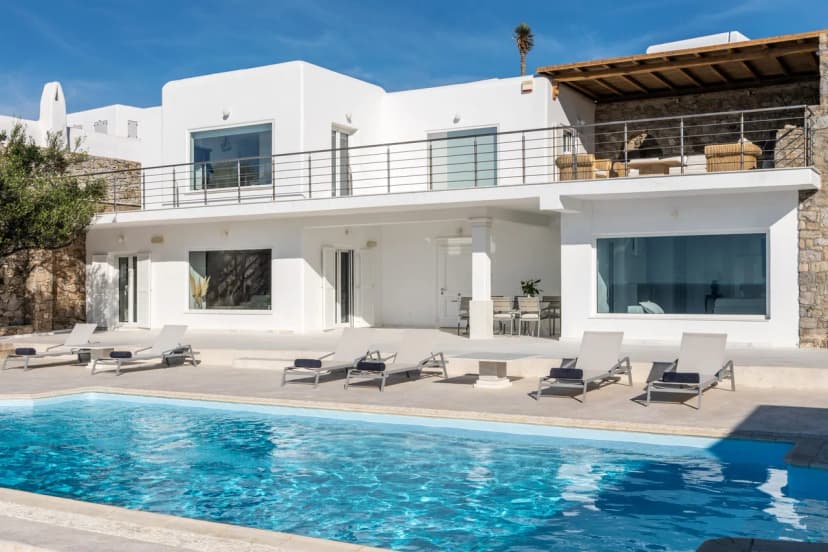 Modern Luxurious Sea Front Residence