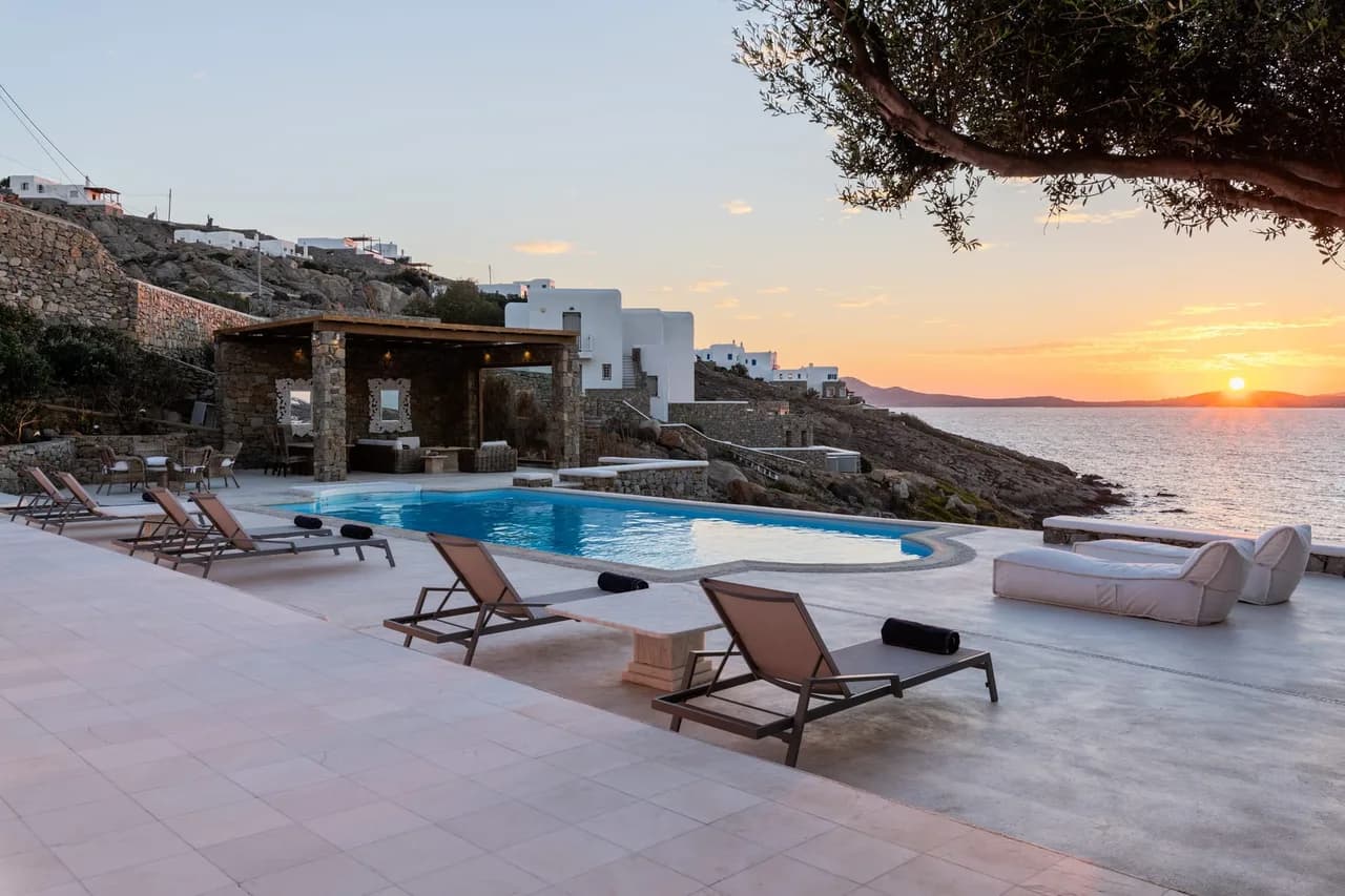 Modern Luxurious Sea Front Residence photo 2
