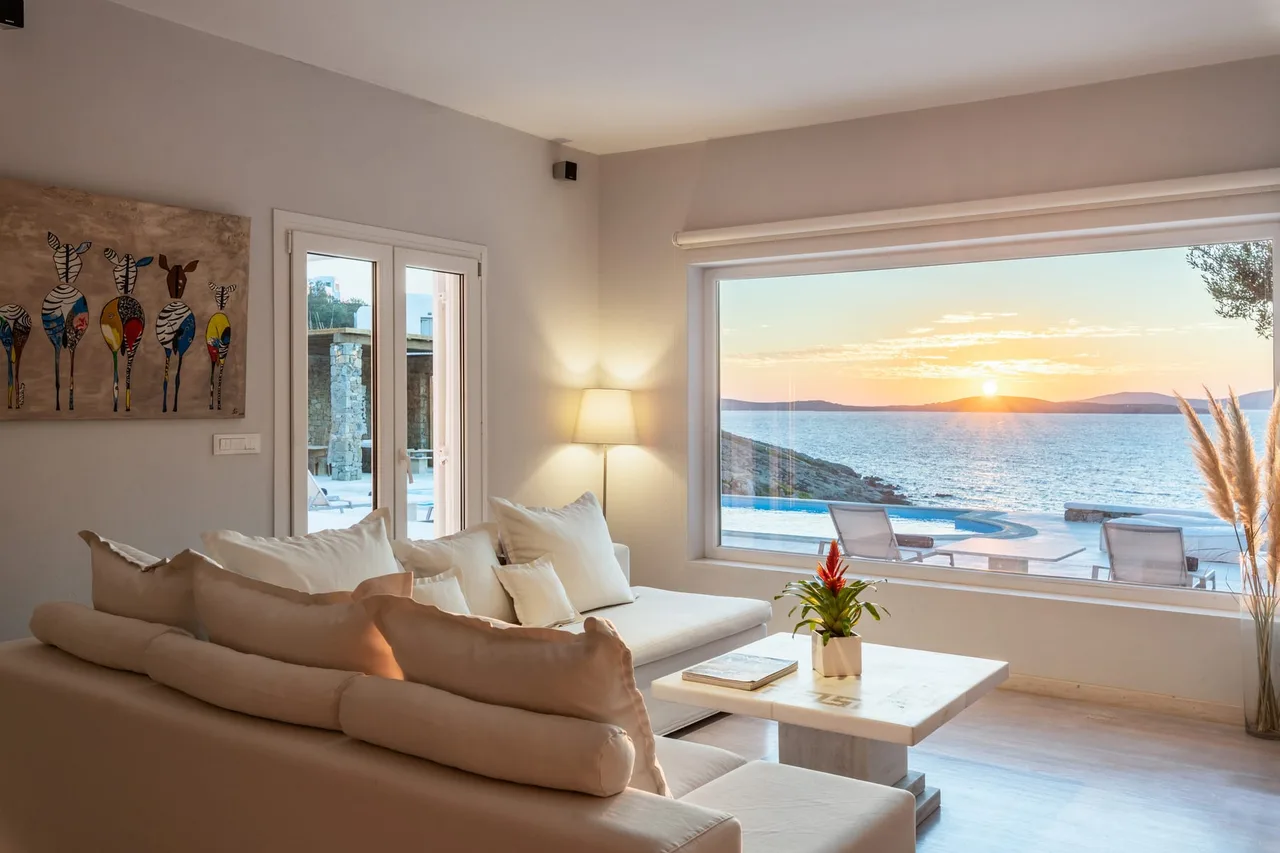 Modern Luxurious Sea Front Residence photo 4