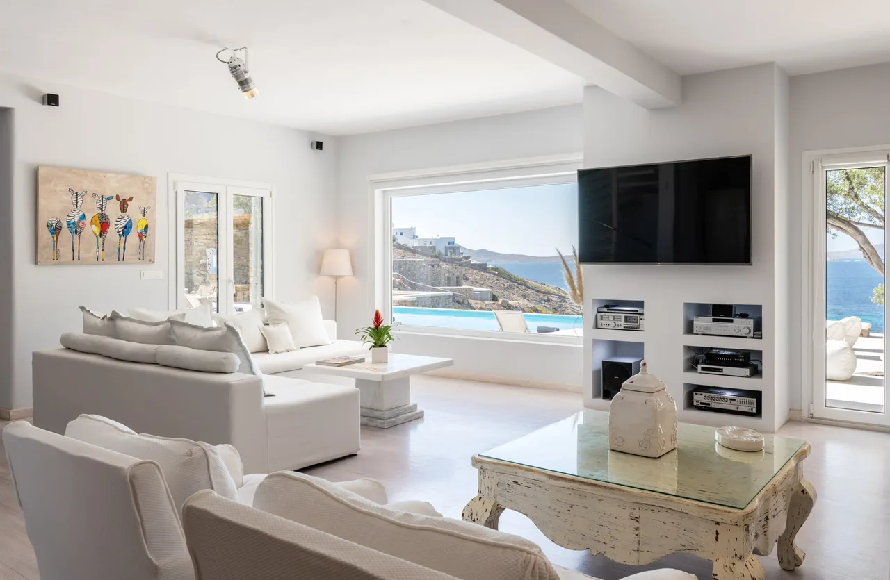 Modern Luxurious Sea Front Residence photo 5