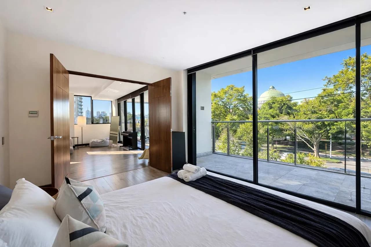 Accessible Luxury Penthouse in South Yarra photo 3