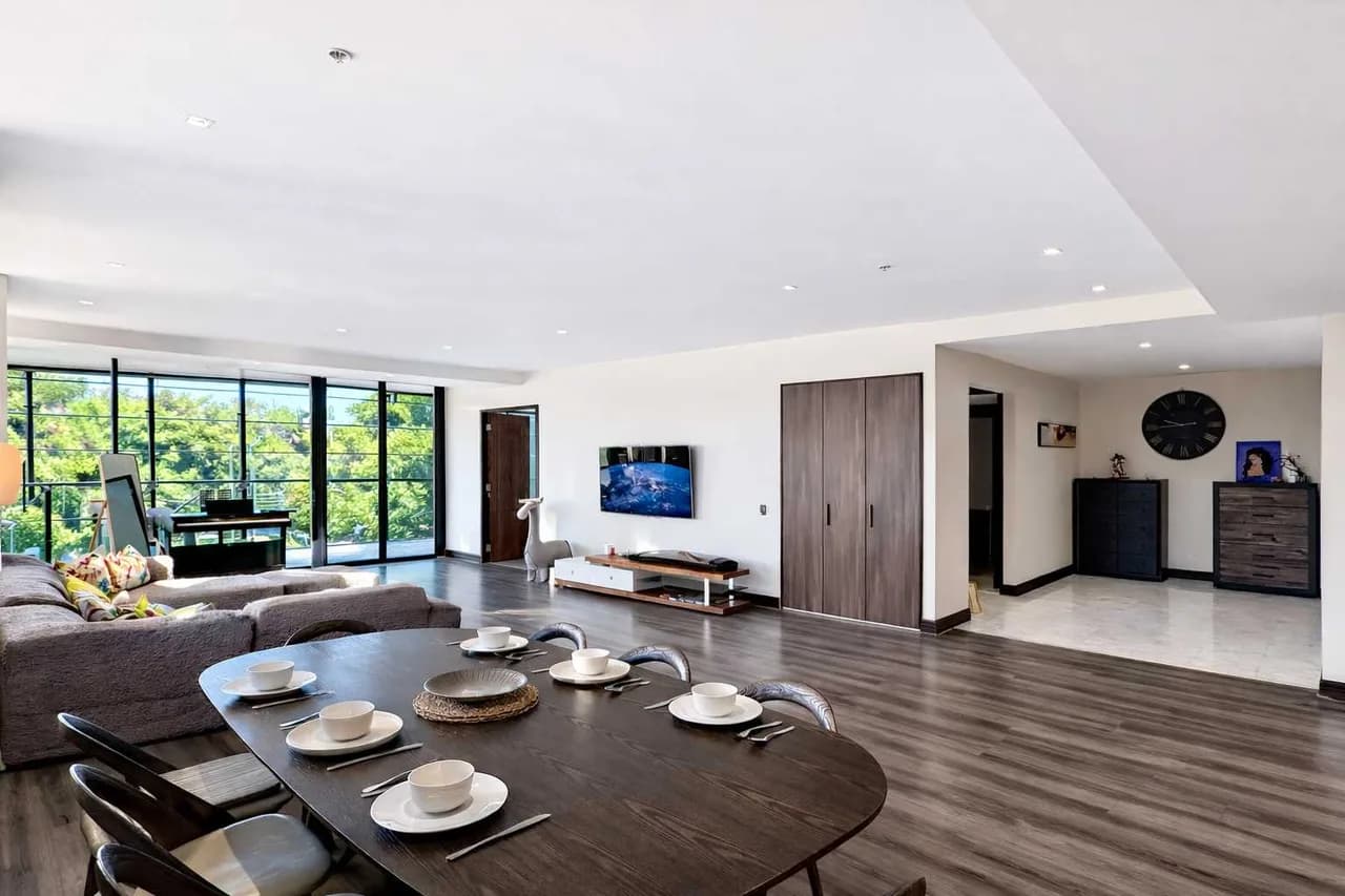 Accessible Luxury Penthouse in South Yarra photo 4