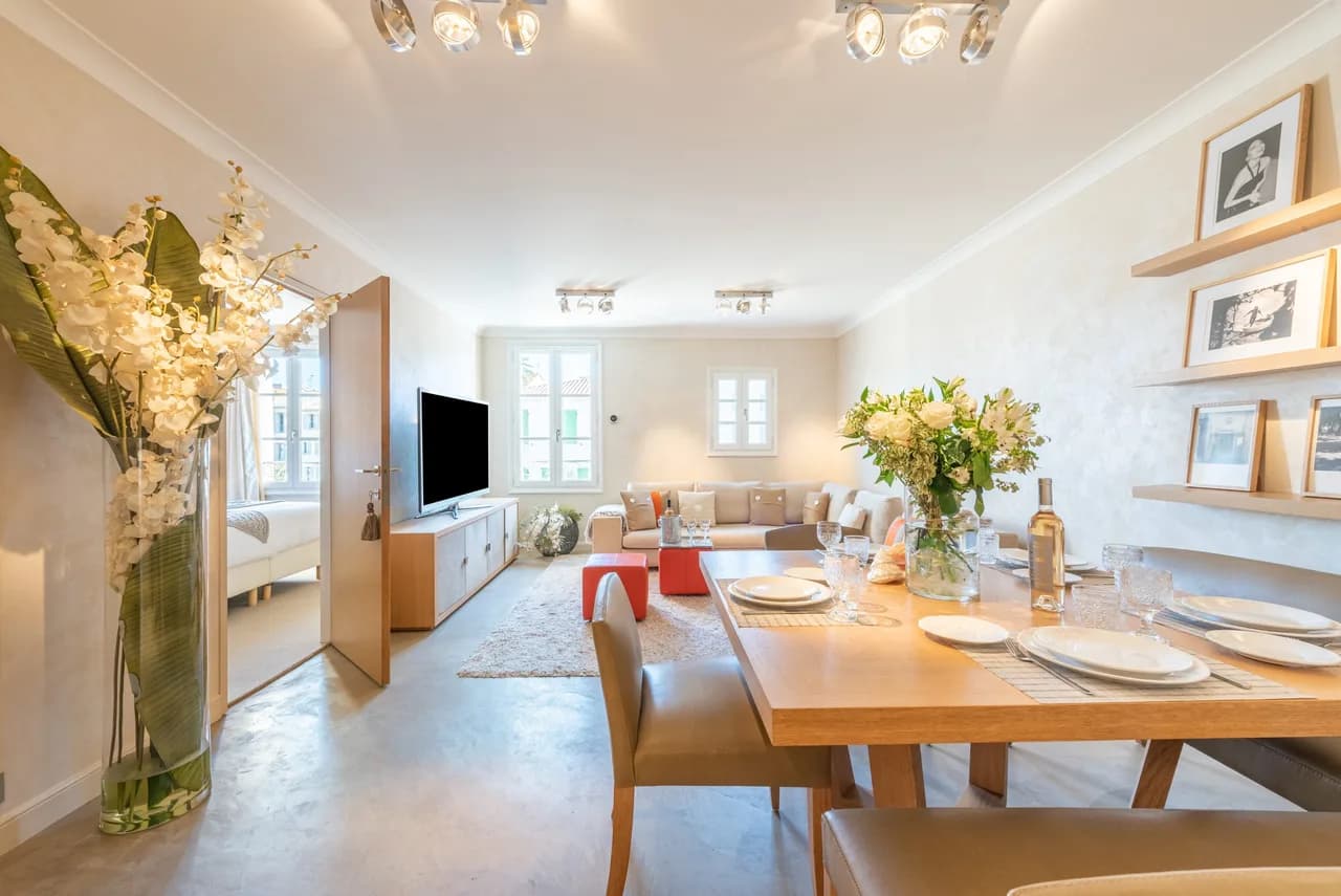 Luxury Furnished Apartment In An Ideal Location photo 2