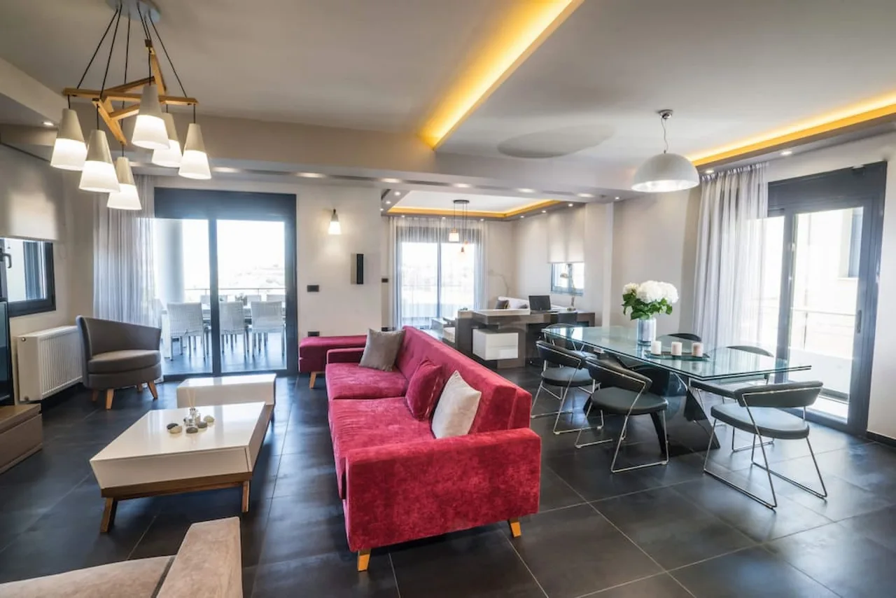 Modern Comfort w Stunning Seaview photo 2