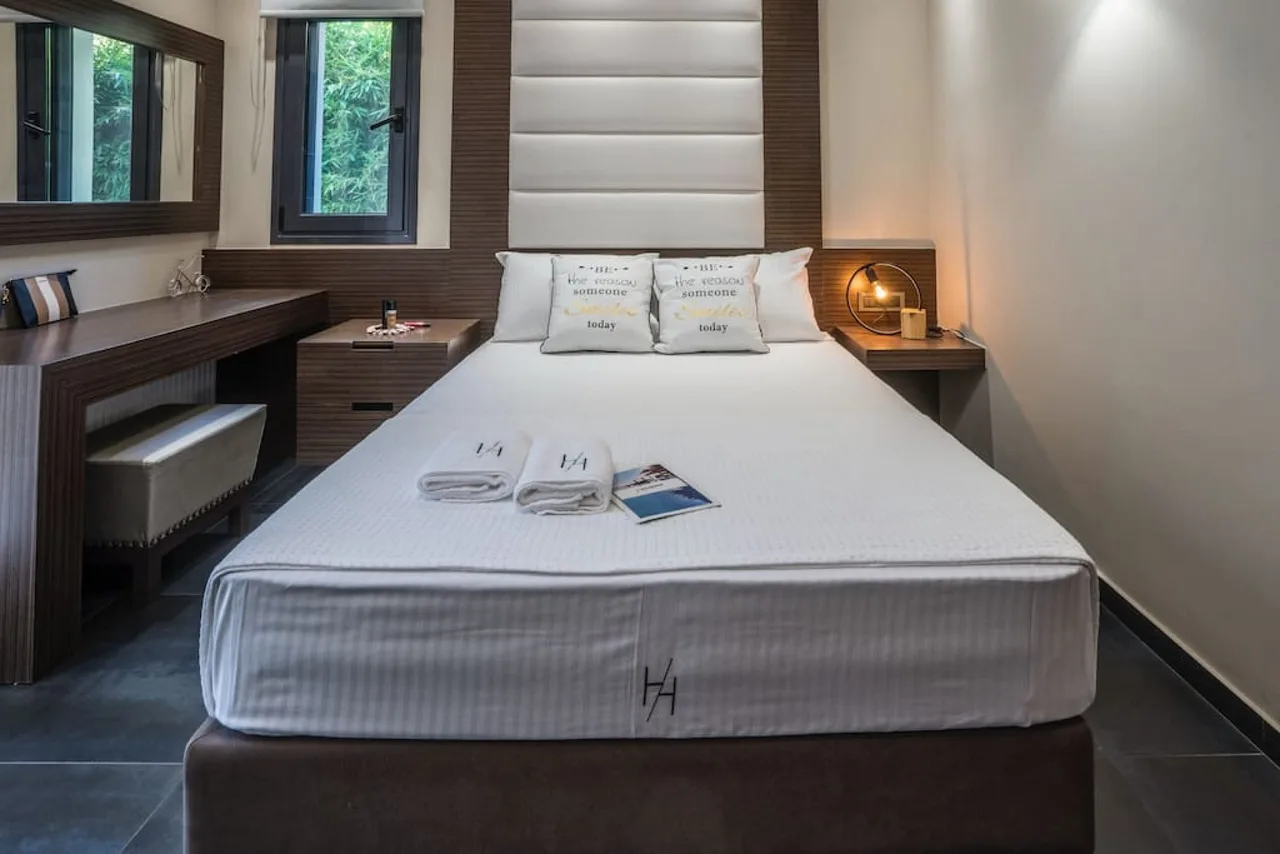 Modern Comfort w Stunning Seaview photo 4