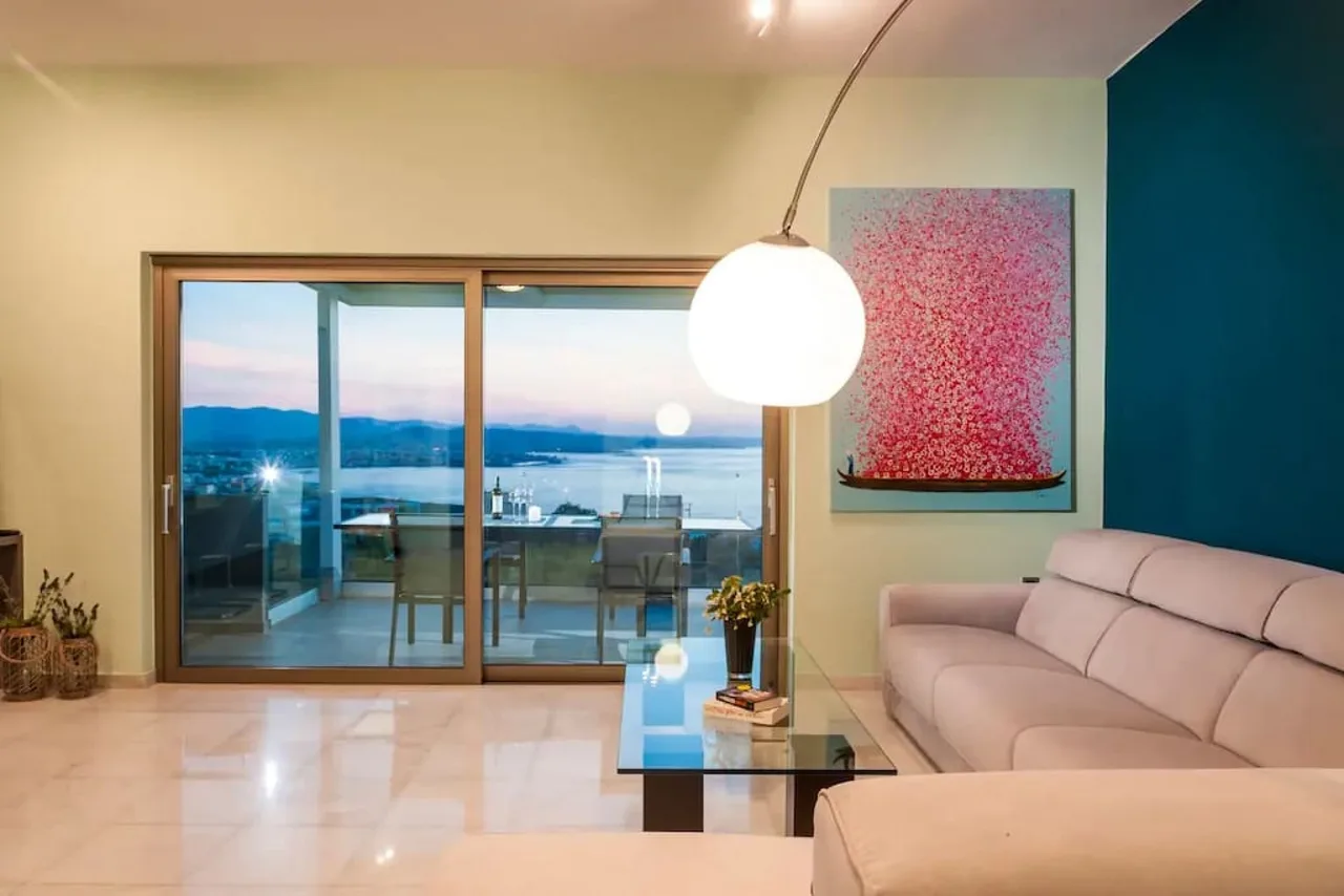 Luxurious Villa With Panoramic View photo 3