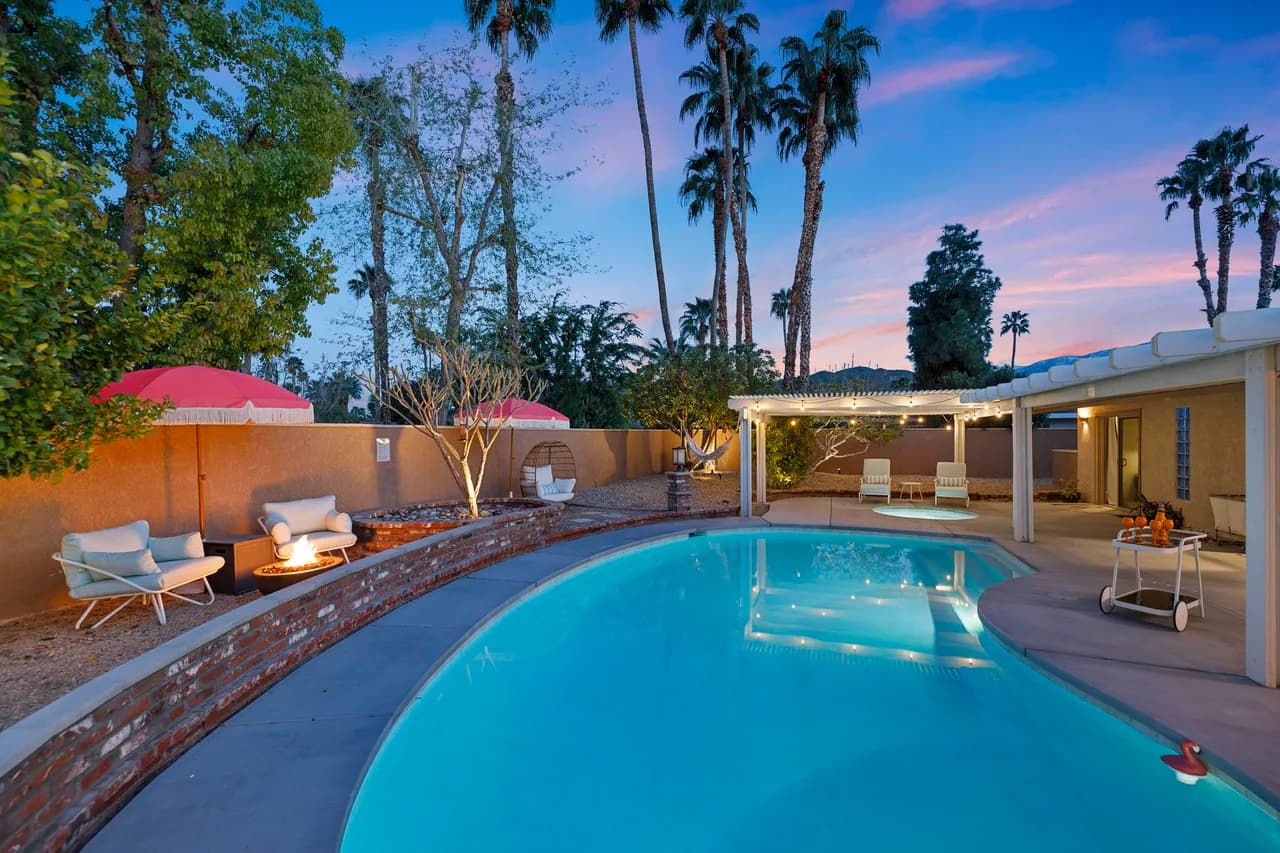 Resort-Style Backyard Villa in Palm Springs photo 5