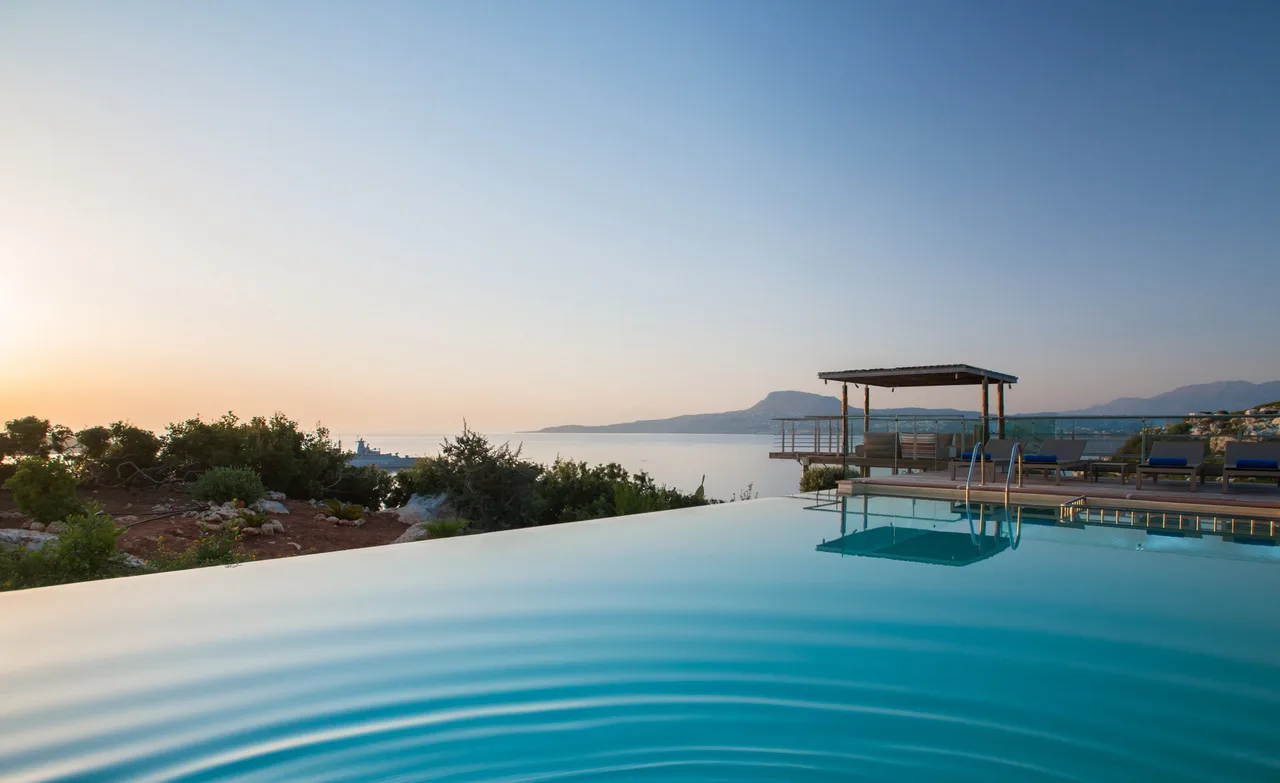 Paradise Hideaway with Seaview Pool photo 5