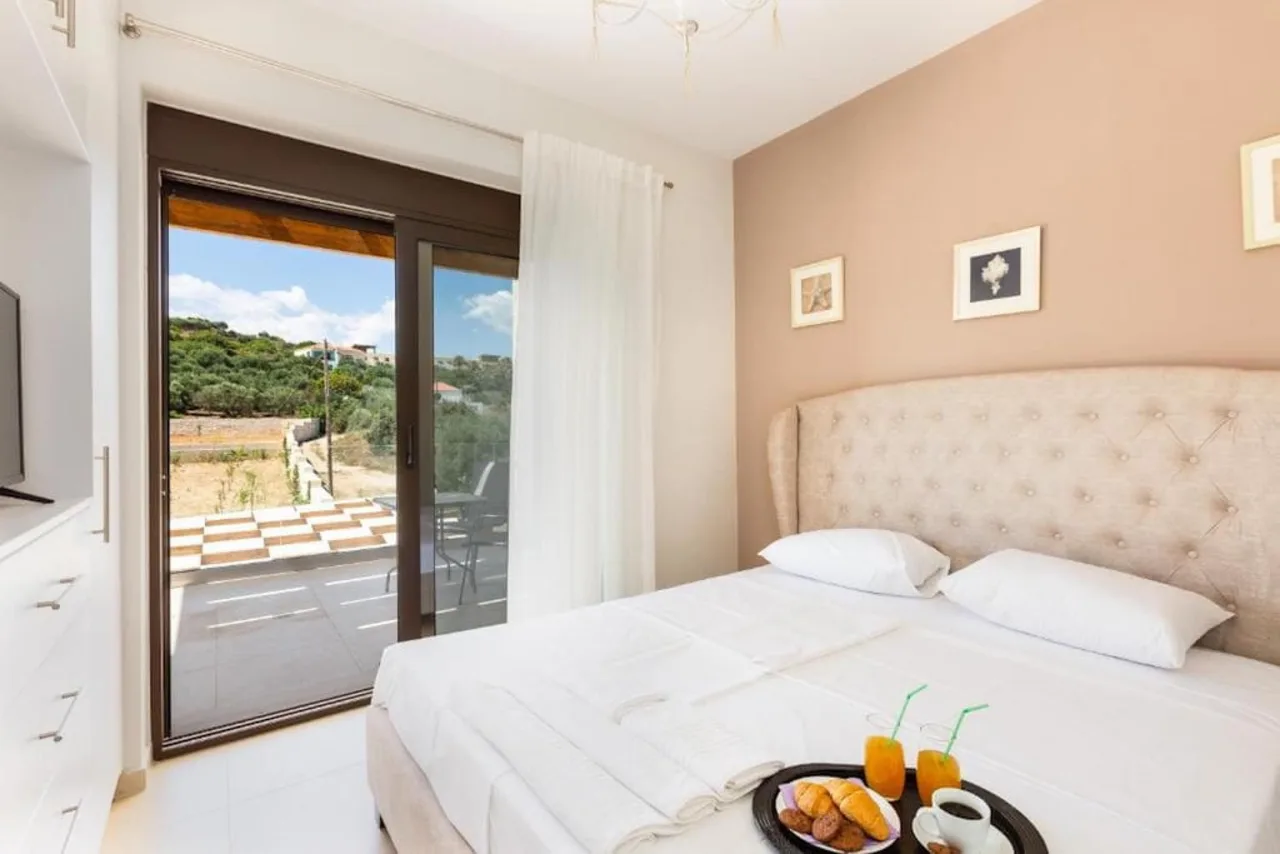 Ultimate Family Retreat in Picturesque Almirida photo 4