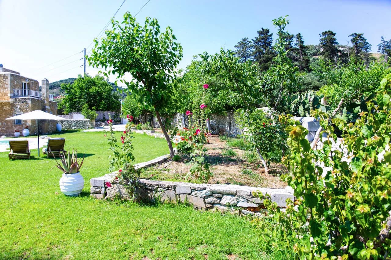 Beautiful Stone House with Garden and Pool photo 2