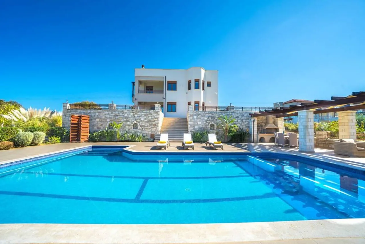 Extraordinary Villa Near The Beach photo 5