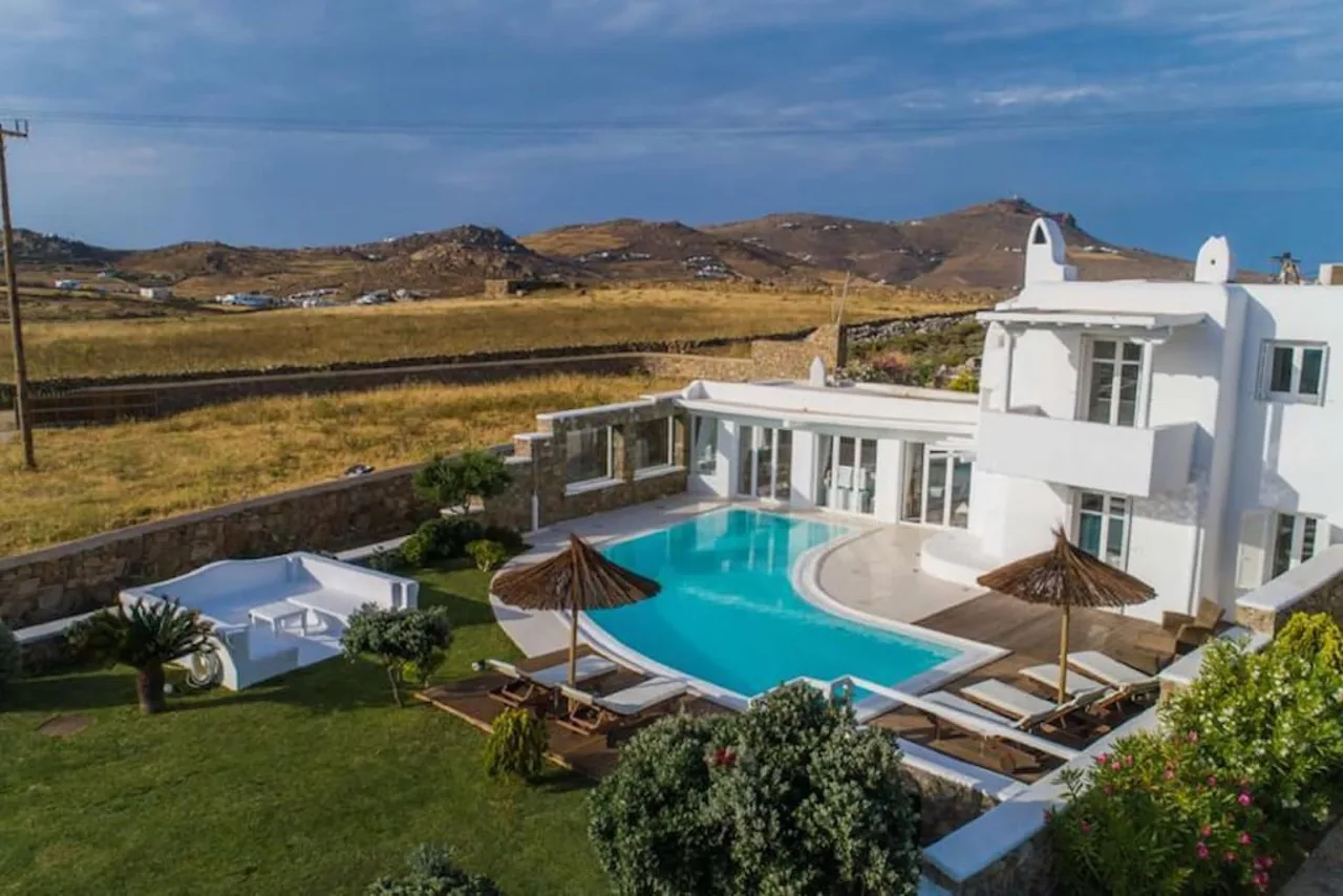 Outstanding Villa a Walk Away to The Beach