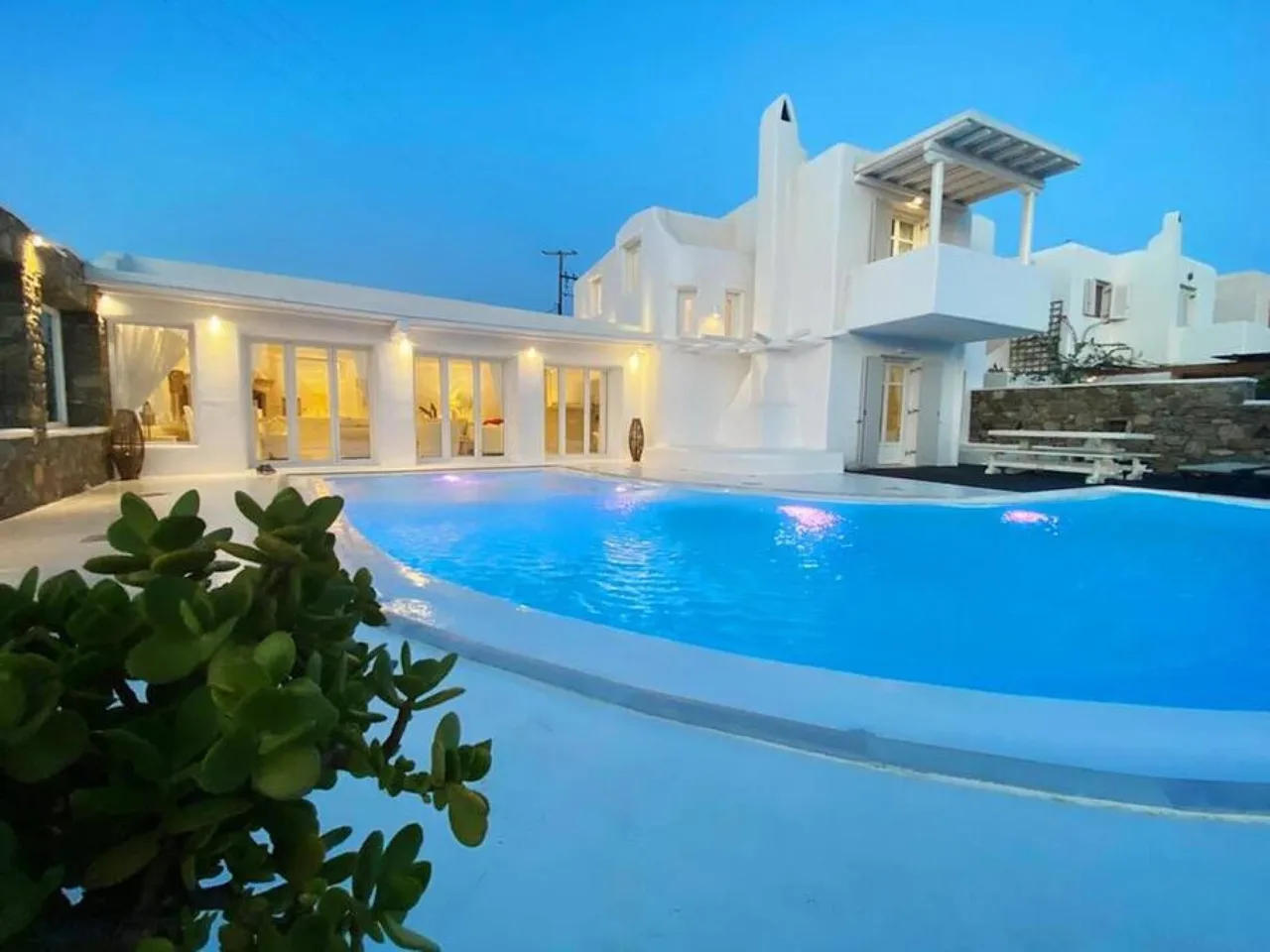 Outstanding Villa a Walk Away to The Beach photo 2