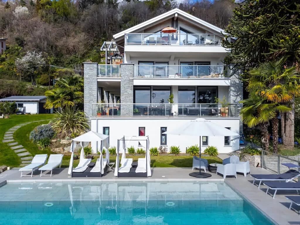 Lakeside Three-Bedroom Apartment in Italian Lakes photo 2