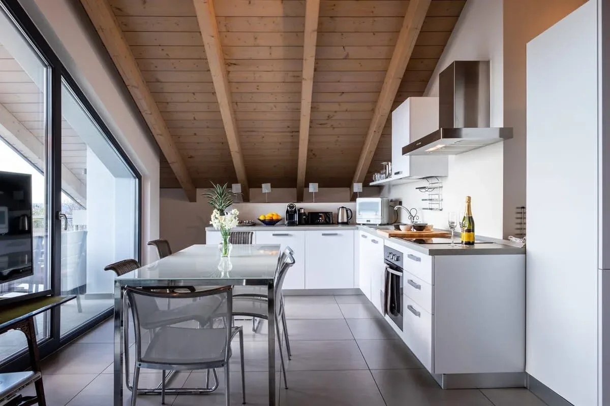 Lakeside Three-Bedroom Apartment in Italian Lakes photo 4
