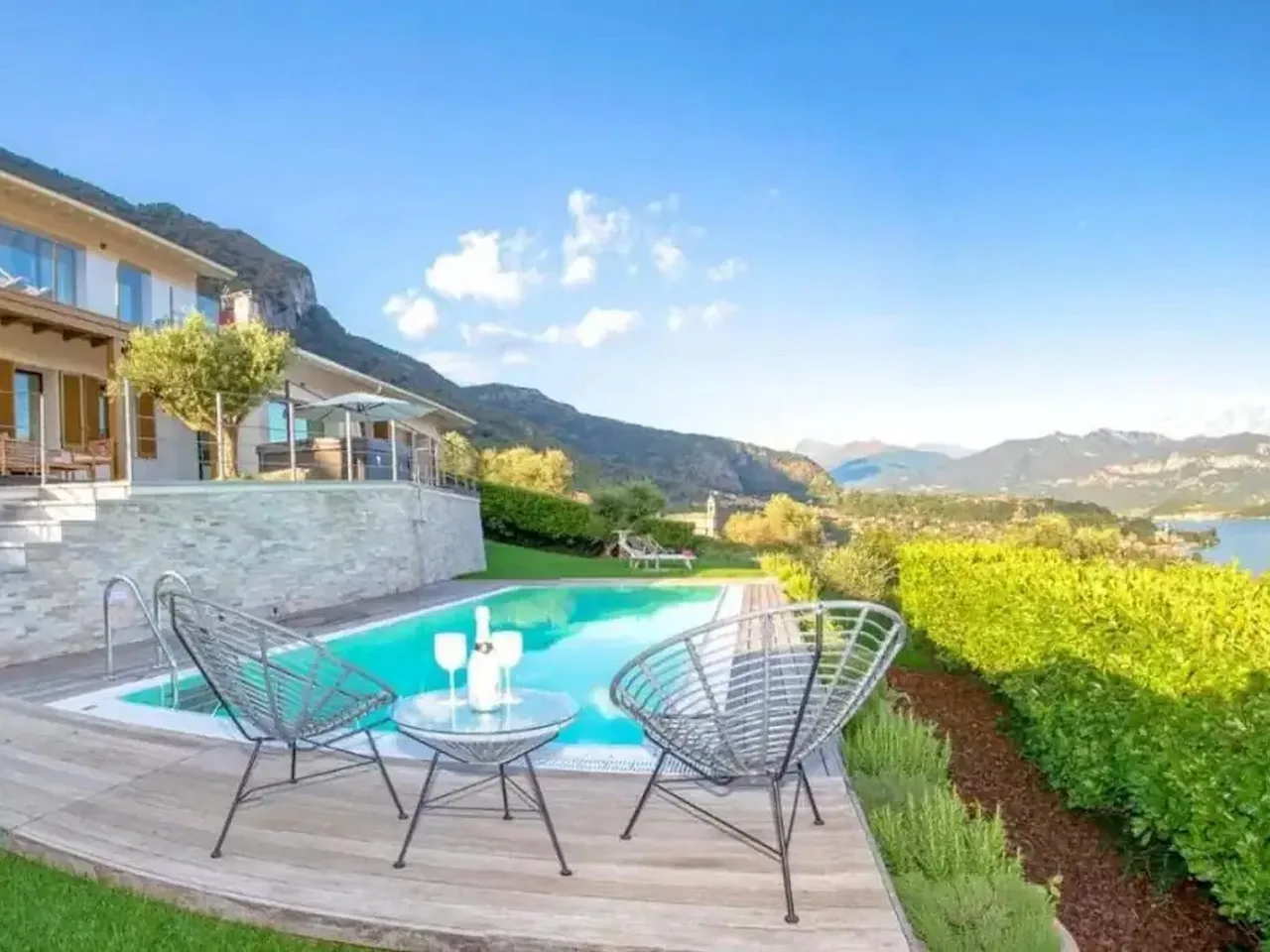 Contemporary Villa With Views Over Lake Como photo 2