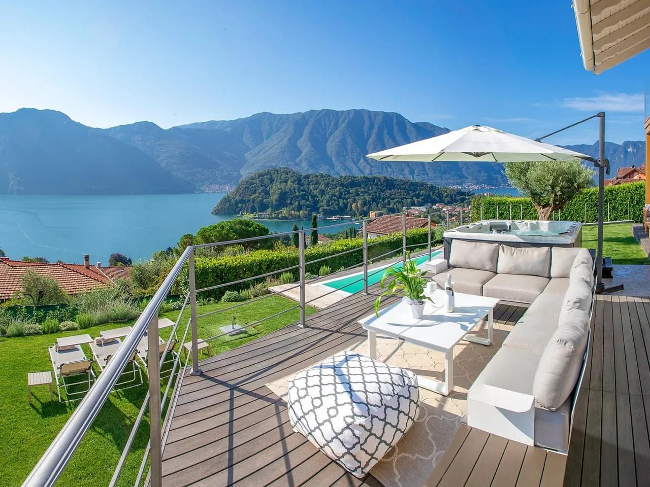 Contemporary Villa With Views Over Lake Como photo 3
