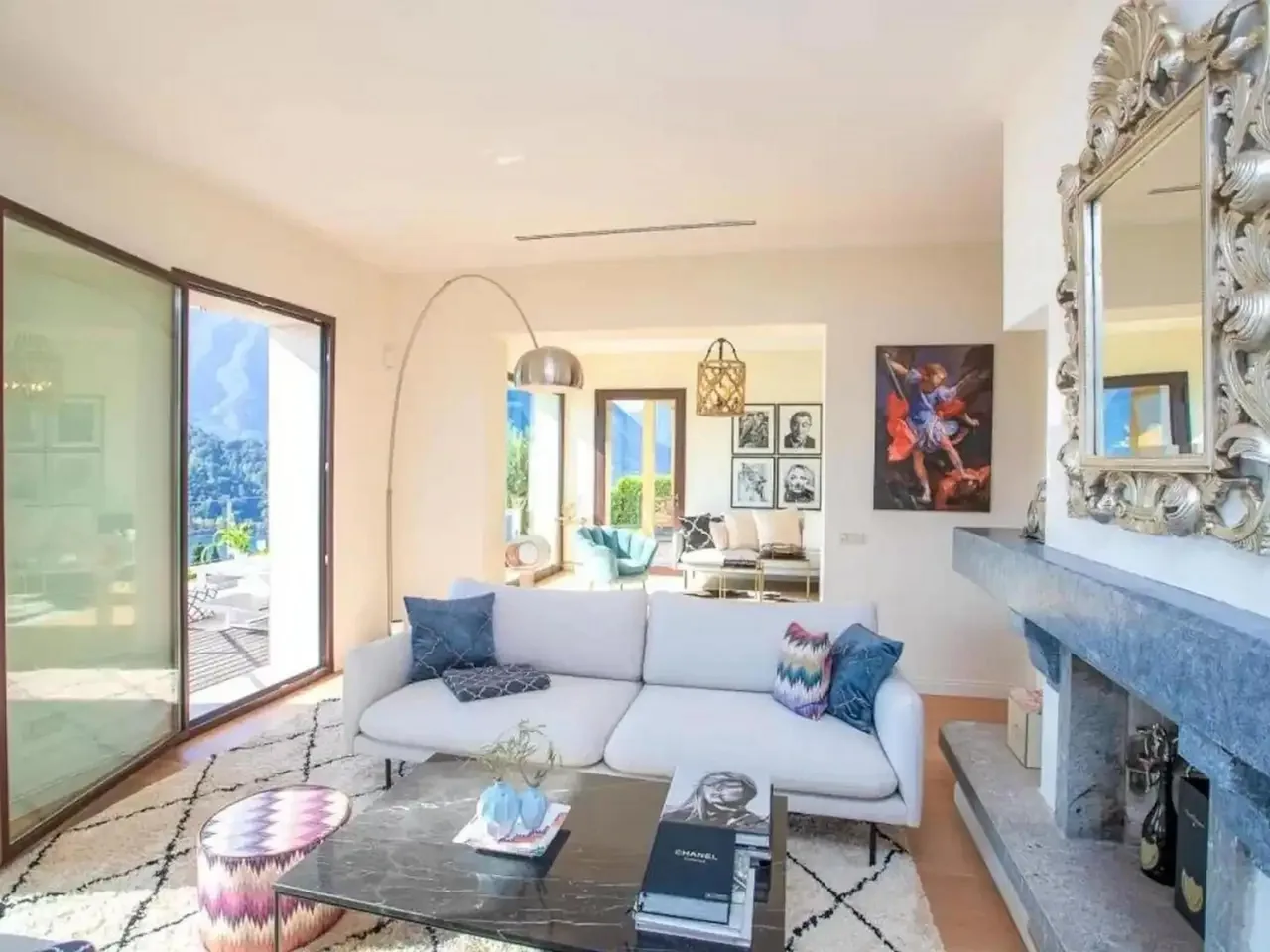 Contemporary Villa With Views Over Lake Como photo 4