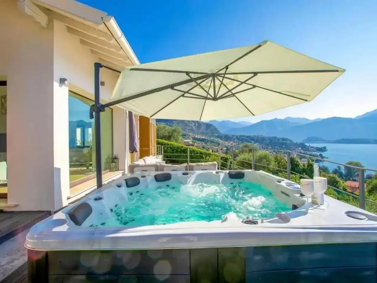 Contemporary Villa With Views Over Lake Como photo 5