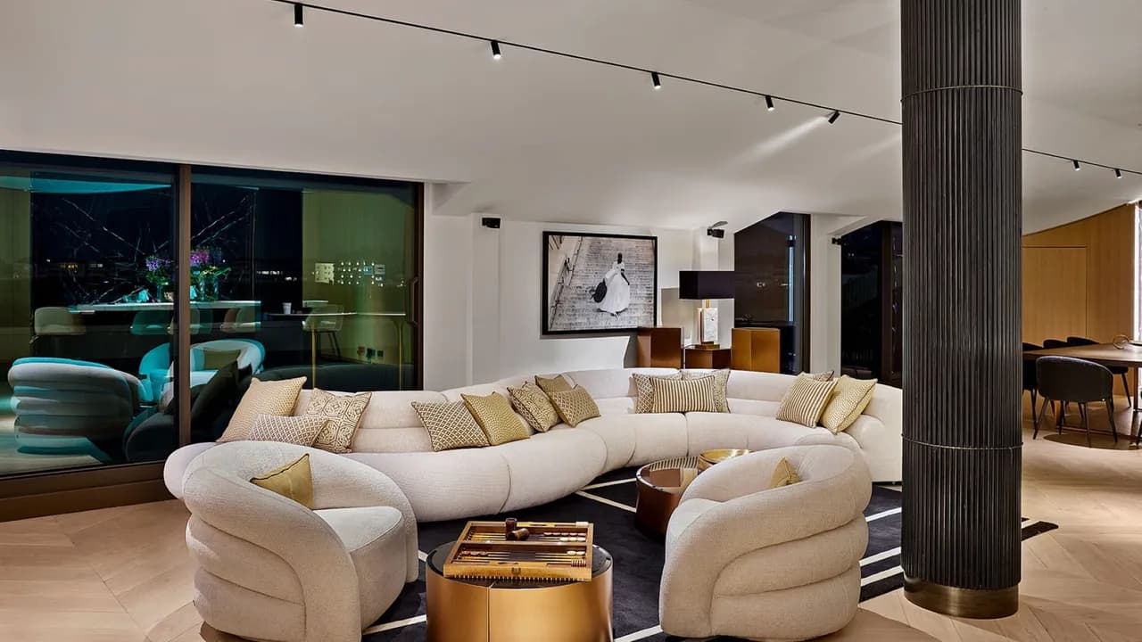 UNMATCHED LUXURY AT THE HEART OF THE CITY photo 3