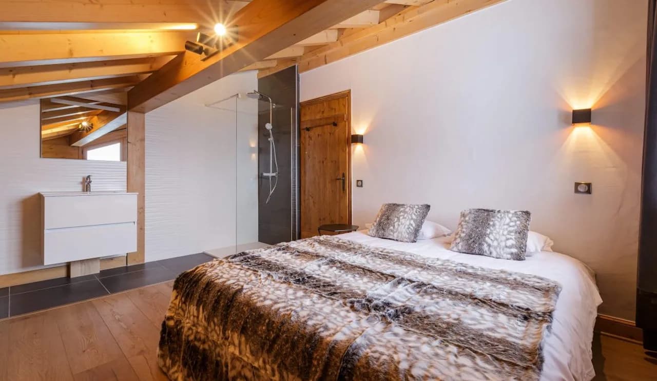 Stunning Family Chalet With Outdoor Jacuzzi photo 3