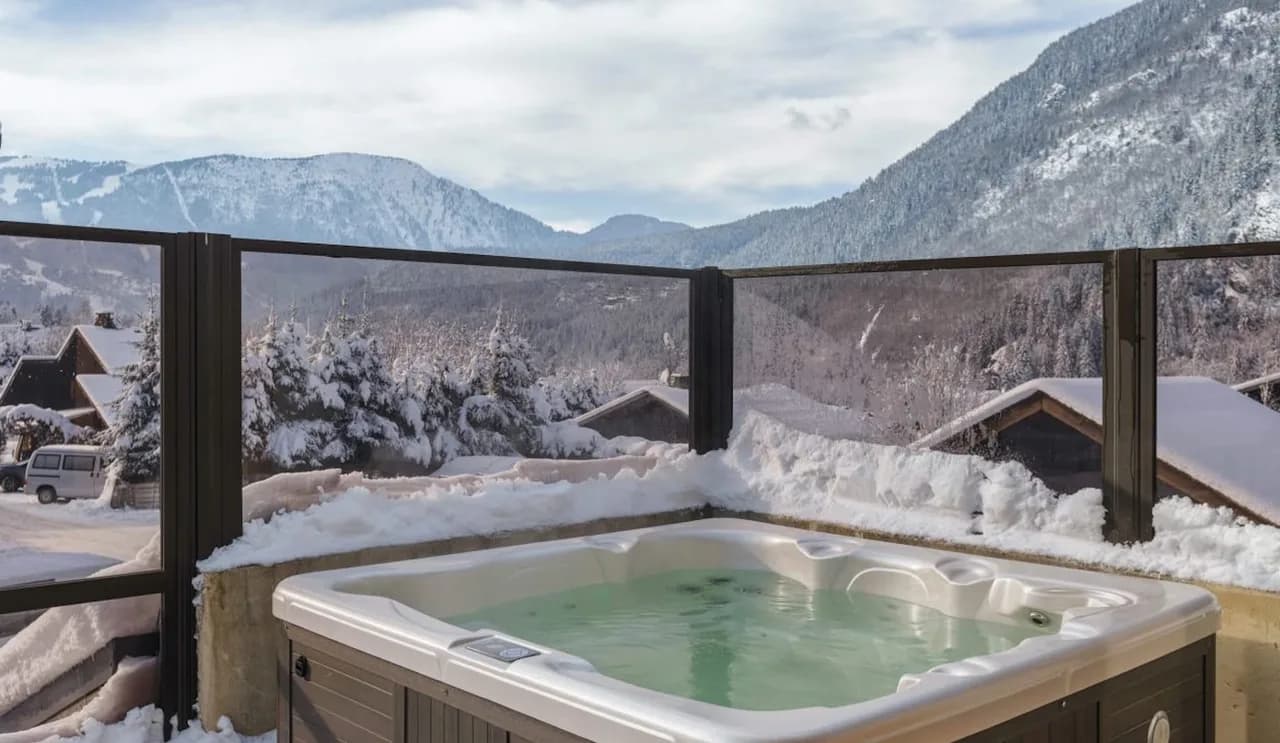 Stunning Family Chalet With Outdoor Jacuzzi photo 5