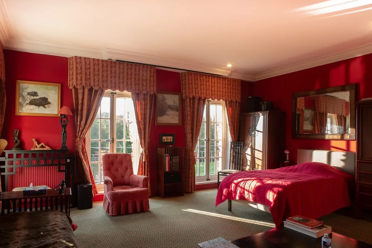 Historical Luxurious Abby photo 4