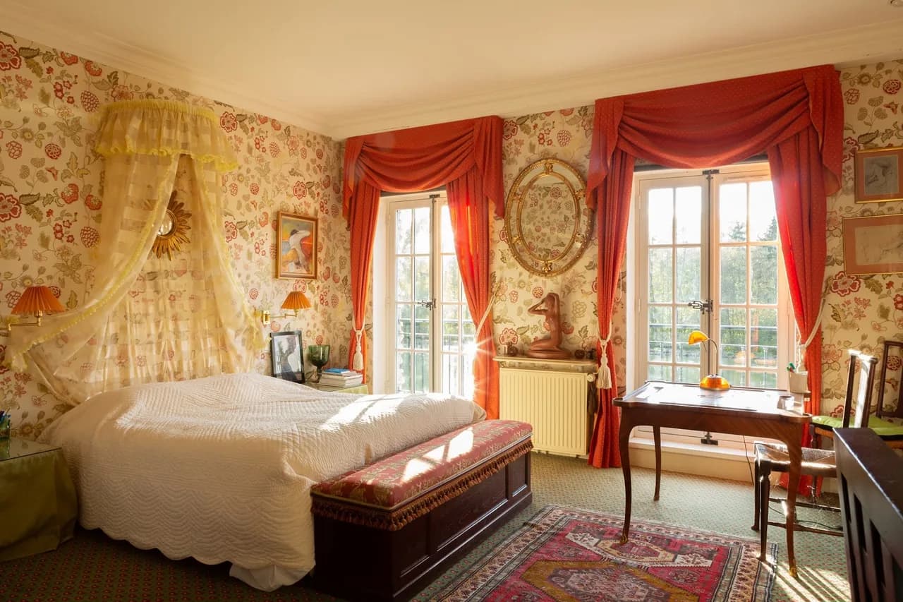 Historical Luxurious Abby photo 5